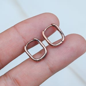 Rechteckige Ohrringe aus gehämmertem Kupfer, rustikale, handgefertigte Hängeohrringe, ausdrucksstarker Boho-Schmuck