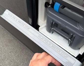 Water Stop, Regenschutz für Toilettenschacht VW Grand California, passgenaue Wasserleiste, 2-teilig, selbstklebend mit 3M