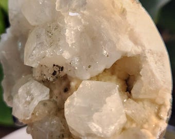 Fantastisk naturlig apofyllitkristall på stilbit – kubisk apofyllitzeolit