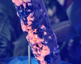 Pink Calcite On Chlorite Quartz With Specularite — Large Uv-Reactive Crystal