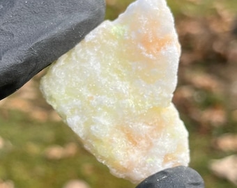 Levendige zeldzame zwavelkristalcluster op calcietmatrix | Siciliaans zwavelmonster | Natuurlijke gele minerale helende steen | Zeldzame kastspecificaties