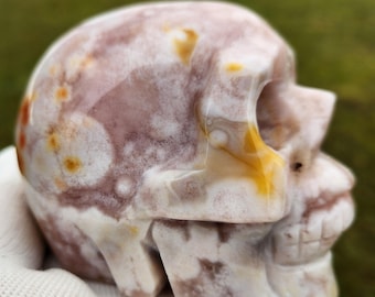 Schedelsnijwerk bloemagaat – roze, witte en gouden cirkelvormige patronen – premium handgesneden steen