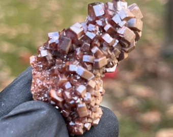 Uitzonderlijke cluster van vanadinietkristallen | Diep rood-oranje zeshoekig vanadiniet op matrix | Mineraalspecimen uit Marokko | Genezing voor verzamelaars