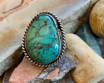 Old pawn turquoise & sterling silver chunky ring size 5 1/2, bezel set with rope twist surround, beautiful gem with dark occlusions, Navajo