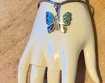Brazalete vintage de mariposa de plata de ley con incrustaciones de turquesa y coral.