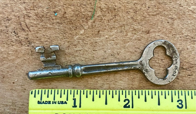 Vintage Skeleton Key Necklace, Ball Bead Chain or Leather Thong - Etsy