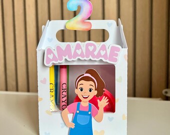 Mini caja de regalo de fiesta de la Sra. Rachel hecha a mano con crayones y plastilina