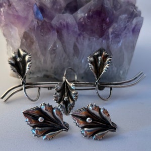 Broche vintage de lirio de cala en plata de ley y pendientes a juego