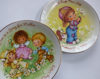 Lot 2 Vintage Avon Little Girl Boy Children Plates 1981 1982 Cherished Things Mothers Day Collectibles Cute Kids! Puppy Dog Flowers Dress Up