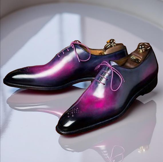 Zapatos de vestir formales de cuero morado y negro con pátina para