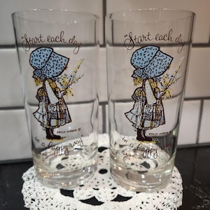 Vintage Holly Hobbie ACG Set of 2 12oz Drinking Glass Tumblers &quot;Start Your Day In A Happy Way&quot; 1970s Retro Kitchen Collectible Cottagecore