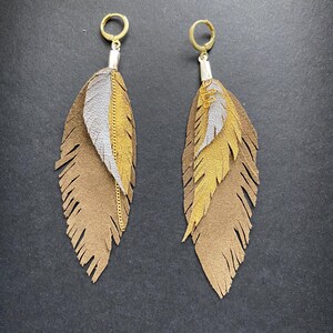 Aretes "Novap", accesorios artesanales de piel reciclada con aplicaciones en metal. Streetwear, one of a kind.