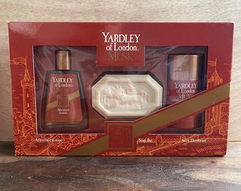 Vintage Yardley of London Musk Geschenk Set Rasierwasser Lotion Seife Bar Deodorant NEU