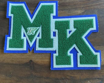 Parche con letras del equipo universitario MK de la Academia Kimberley de Montclair vintage, verde y azul