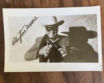 Fotografía en blanco y negro de 5,25" x 8" autografiada por Clayton Moore, el Llanero Solitario.