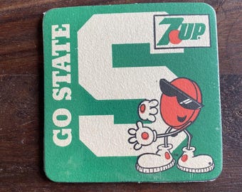 Posavasos vintage de los 80 de 7 Up de la Universidad Estatal de Michigan (MSU Go State), paquete de 4 unidades NUEVO