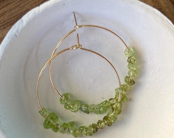 PERIDOT SHATTER - Peridot Creolen – vergoldet, 3 cm | Frisches Grün – Handgemacht in Österreich | REMIND Schmuck – Achtsamkeit tragen