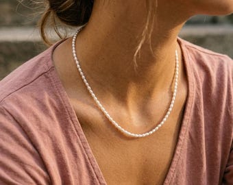 THREE BREATHS – Süßwasserperlen Kette oval – Naturperlen Halskette fein – Achtsamkeit Schmuck – REMIND Collective Österreich