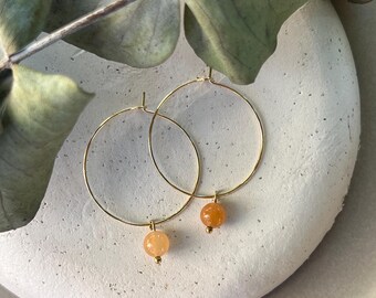 Karneol Creolen – vergoldet, 3 cm | Warmer Orangeton – Handgemacht in Österreich | REMIND Schmuck – Achtsamkeit tragen