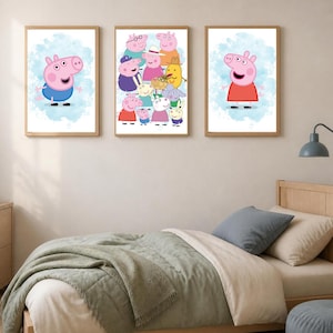 Könnte beinhalten: Drei rechteckige Wandbilder mit Peppa Wutz Charakteren. Die linken und rechten Bilder zeigen ein einzelnes rosa Schwein auf einem blauen Aquarellhintergrund. Das mittlere Bild zeigt eine Gruppe verschiedener bunter Zeichentrickfiguren.