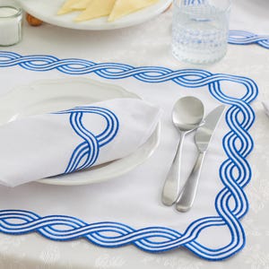 Personalized Chain Embroidered Linen Placemat and Napkin Set – Water-Repellent Wedding, Housewarming, Mother&#39;s Day Gift