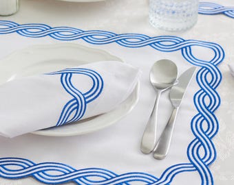 Personalized Chain Embroidered Linen Placemat and Napkin Set – Water-Repellent Wedding, Housewarming, Mother's Day Gift