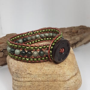 Jasper lederen armband, kralen armband, kralen lederen manchetarmband, groene edelsteen verpakte armband, cadeau voor haar, Moederdag cadeau