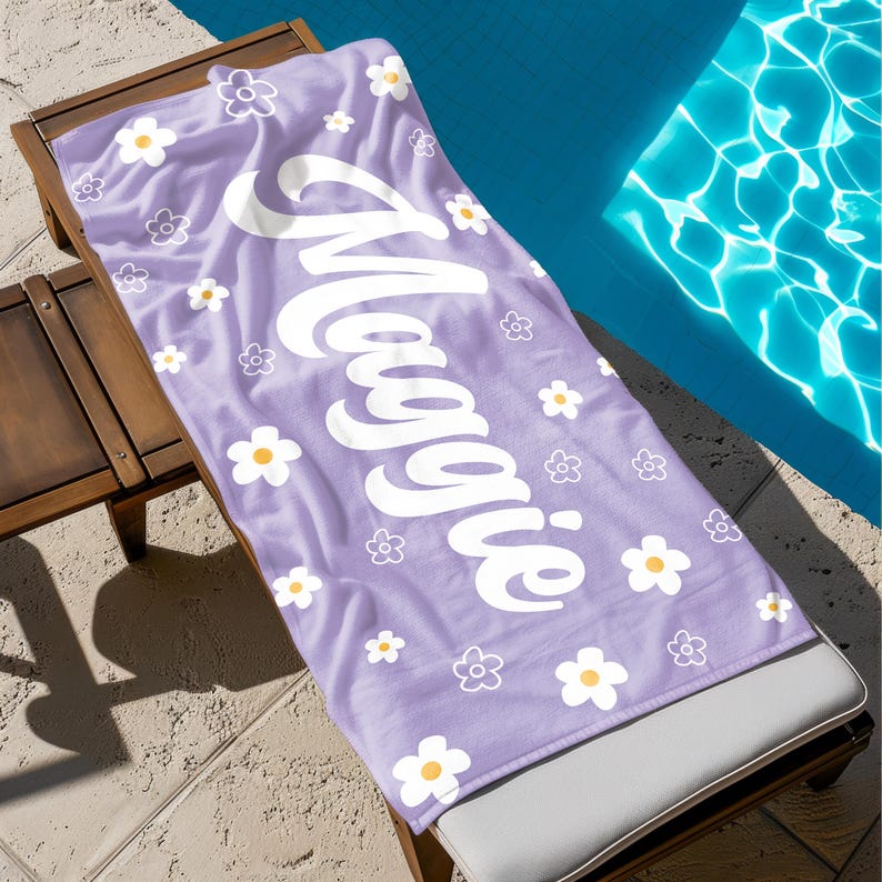 Toalla de playa personalizada Daisy, toalla de piscina personalizada Groovy, regalos para despedidas de soltera y damas de honor, toallas de piscina personalizadas con nombre para niños, toalla de playa para niños Horizontal Style
