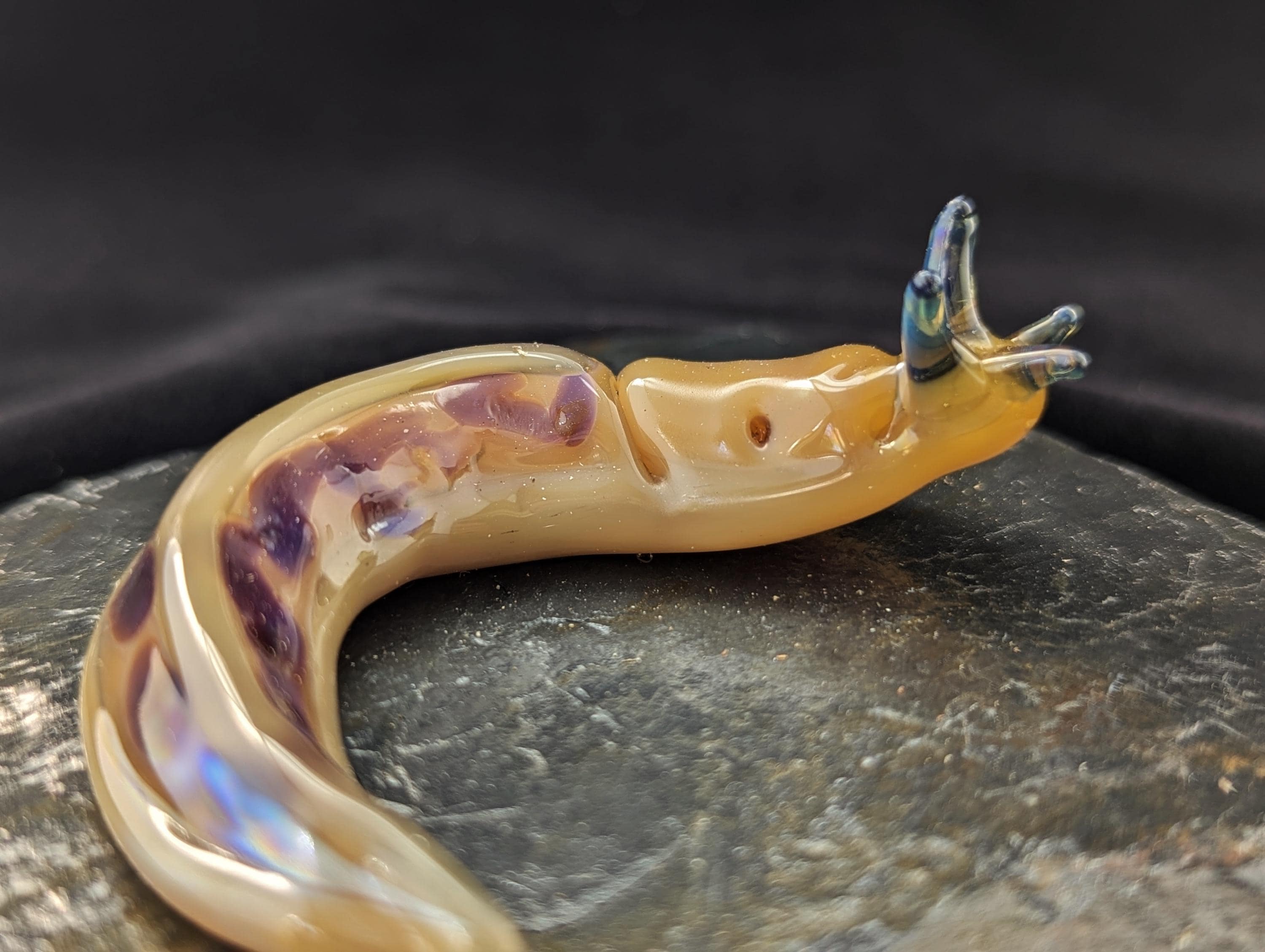 精巧なガラスのバナナナメクジ彫刻 | ハンドメイド | 迅速な発送 - Etsy 日本, image size:3000x2258