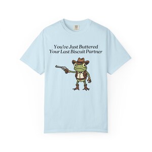 Camiseta de rana vaquera Comfort Colors®, camiseta "Acabas de untarle mantequilla a tu última galleta", meme divertido del oeste imagen 10