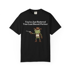 Camiseta de rana vaquera Comfort Colors®, camiseta "Acabas de untarle mantequilla a tu última galleta", meme divertido del oeste imagen 2