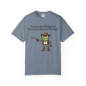 Camiseta de rana vaquera Comfort Colors®, camiseta "Acabas de untarle mantequilla a tu última galleta", meme divertido del oeste imagen 11