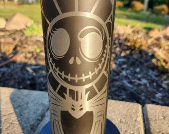 Vaso con grabado láser de Jack Skellington y Sally