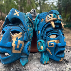 2 Máscaras maya decorativas: arte mural tribal indígena, decoración de civilización antigua