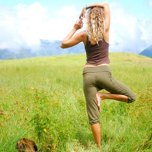 Cropped Capri Pants Yoga Pants Pockets Organic Clothing Eco Friendly Olive Green image 3