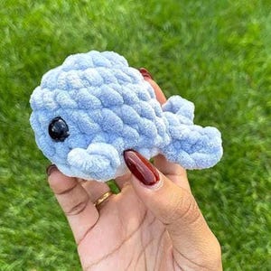 Crochet Mini Whale Plushie – Amigurumi Whale Toy – Handmade Ocean Animal – Kawaii Sea Creature – Small Whale Gift – Cute Marine Plush