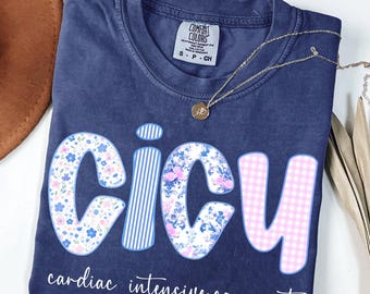 Camiseta Comfort Colors® para UCIC, camiseta de enfermera de la Unidad de Cuidados Intensivos Cardíacos, camiseta de enfermera de la UCI de trauma con estampado floral morado, camiseta de graduación de enfermera