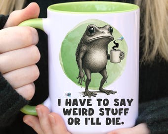 Konstig vängåva, rolig grodkaffemugg, jag måste säga konstiga saker annars dör jag, udda djurmugg, humoristisk citatgåva, sarkastisk humor