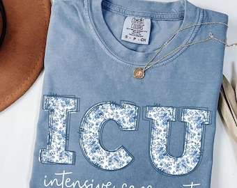 Comfort Colors® IVA-sjuksköterska, sjuksköterskeskjorta, IVS-presenter, vårdkläder, blommig intensivvårdssjuksköterska-t-shirt, intensivvårdssjuksköterska-t-shirt