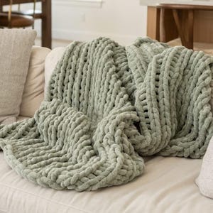 Custom Chunky Knit Blanket, Super Soft, Handmade