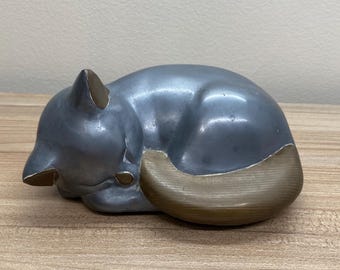Mid Century Modern Sleeping Cat Figurine – Two-Tone Metal with Brass Accents, Vintage 6”