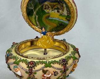 Disney Snow White & Seven Dwarfs Hinged Trinket Music Box 4"
