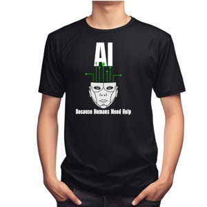 Op de afbeelding: Zwart t-shirt met een witte afbeelding van een robothoofd en de letters "AI" erboven. Groene lijnen verbinden de letters met het robothoofd. De tekst "Because Humans Need Help" staat eronder.
