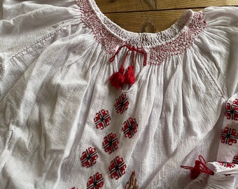 Genuine vintage Peasant Blouse Romanian Hand Embroidered traditional patterns