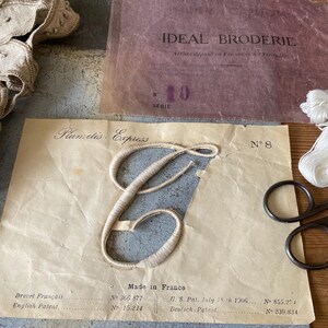 Initiales, monogrammes anciens français, lettre T - Grande taille à broder