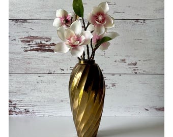 Wazon w stylu vintage z litego mosiądzu o stożkowym kształcie (wys. 16,7 cm x śr. 7,6 cm)