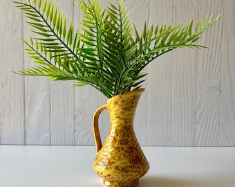 Vintage 1970s MCM Speckled Yellow Pitcher – Ribbed Ceramic Bud Vase