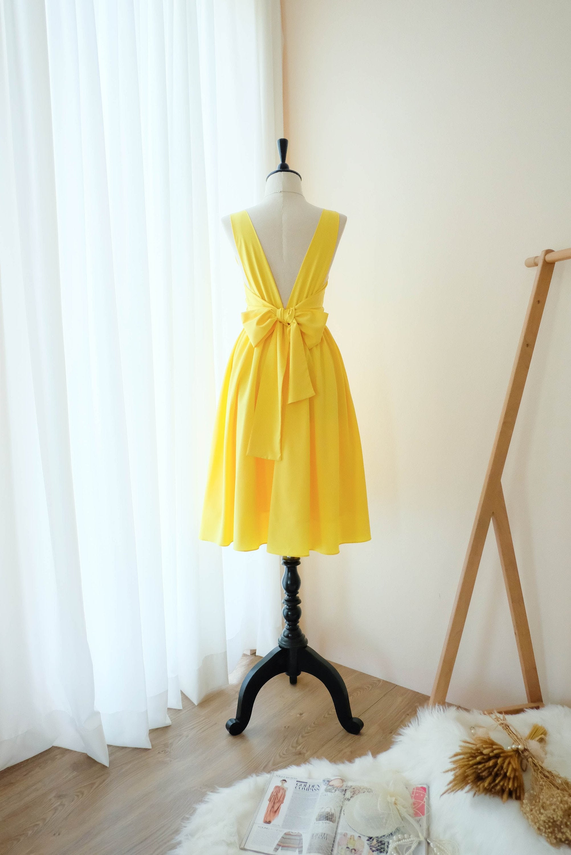 Yellow Midi Bridesmaid Dress Scoop Neck Backless Party Dress Prom