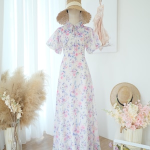 Vestido largo de gasa con estampado floral lila: vestido de invitada de boda con mangas de muñeca