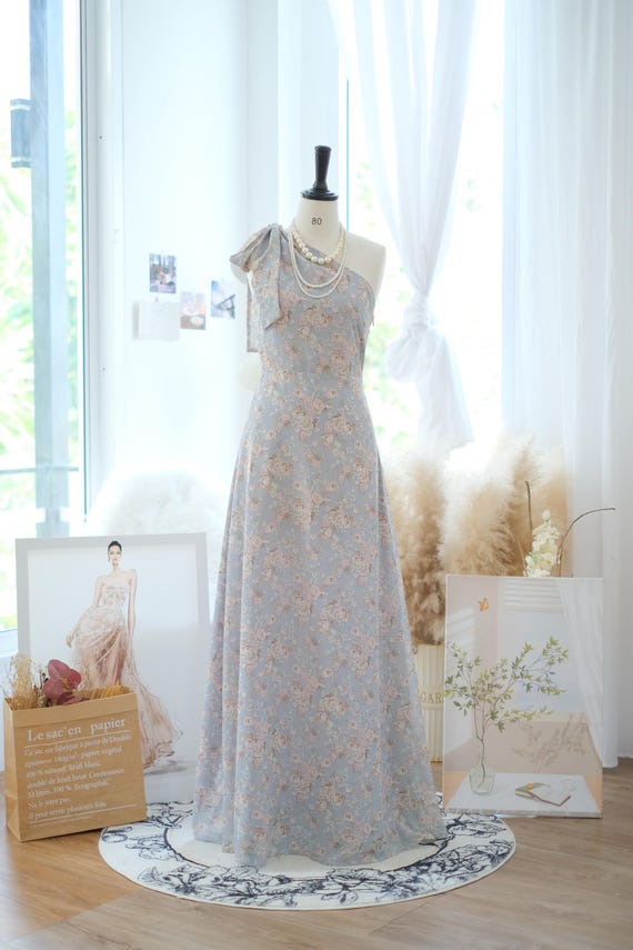 Stoffige blauwe bloemen Bruidsmeisjesjurk, een schouder bruiloft